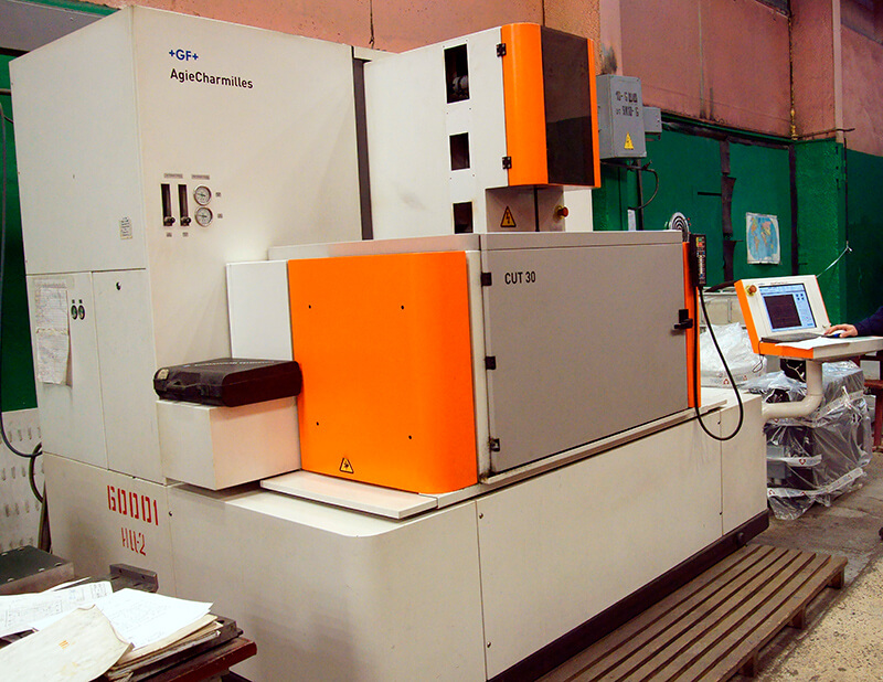 5-координатный электроэрозионный проволочно-вырезной станок с ЧПУ CUT 30. 5-координатный электроэрозионный проволочно-вырезной станок с ЧПУ CUT 30.