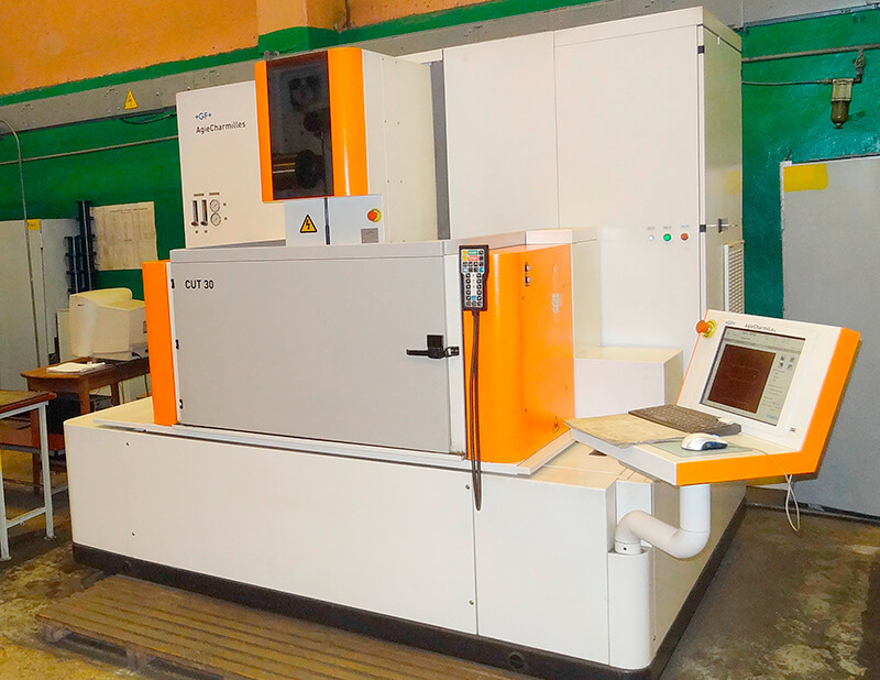 5-координатный электроэрозионный проволочно-вырезной станок с ЧПУ CUT 30. 5-координатный электроэрозионный проволочно-вырезной станок с ЧПУ CUT 30.